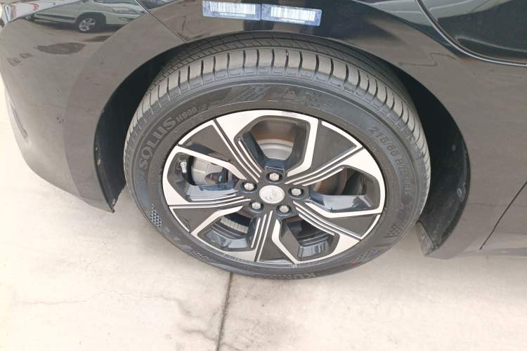 Used Hongqi E-QM5 2021 Online Booking Charging Basic Edition 5 Seats Left Front Wheel Hub