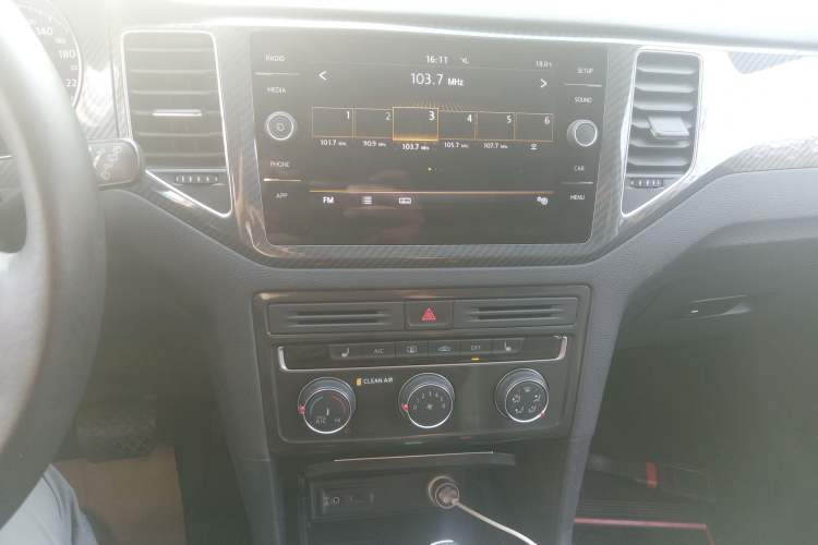 Used Volkswagen Golf Sportsvan 2018 280TSI Automatic Luxury Model Audio And AC Panel