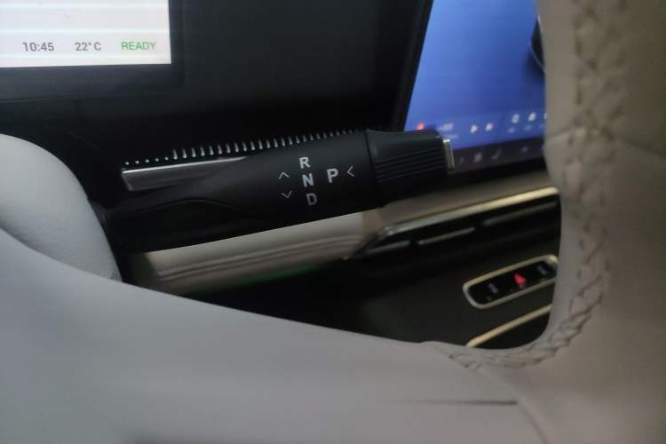 Used VOYAH Dream 2025 PHEV Four-Wheel-Drive Flagship Kunpeng Edition Gear Lever