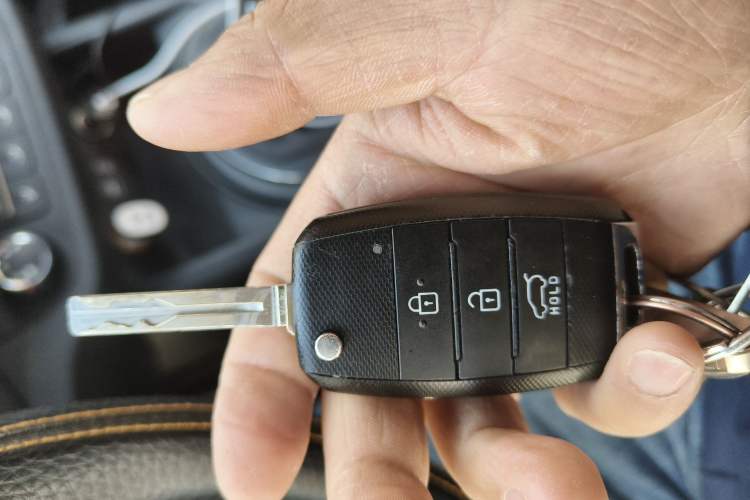 Used Kia Sportage R 2015 2.0L Manual Two-Wheel Drive GL Model
