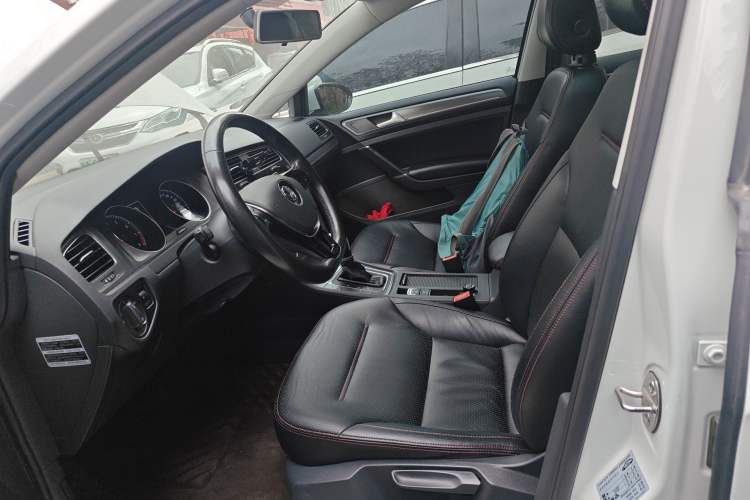 Used Volkswagen Golf 2016 230TSI Automatic Comfort Version Left Front Seat