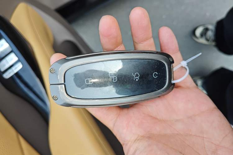 Used Denza D9 2022 DM-i 970 Four-Wheel Drive Flagship Model Vehicle Key