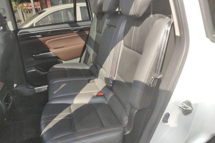 Used GAC Trumpchi GS8 2017 320T Two-Wheel Drive Luxury Smart Connectivity Version (7 Seats)
