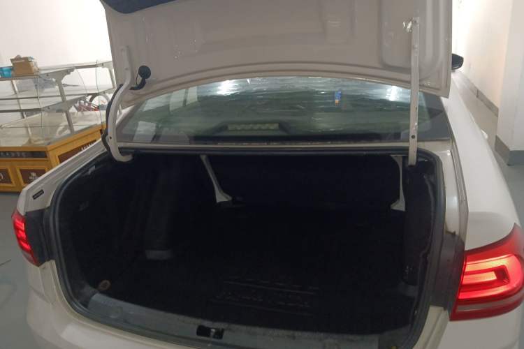 Used Volkswagen Lavida 2015 1.6L Automatic Fashion Edition