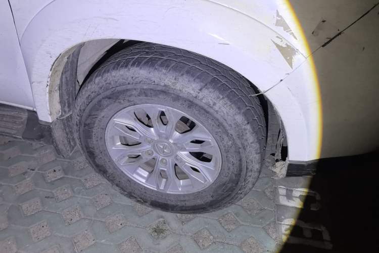 Used JMC Yusheng S350 2013 2.4T Automatic 2WD Diesel Luxury Edition 5 Seats Right Front Wheel Hub