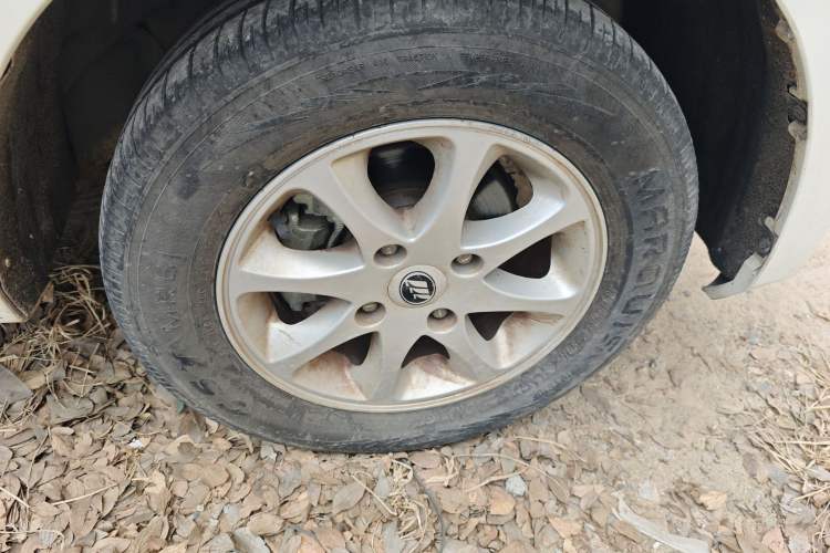 Used Lifan Auto Letu 2015 1.2L Comfort Model Right Front Wheel Hub