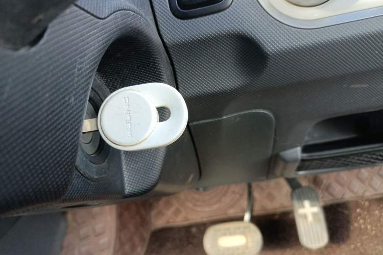 Used Wuling Hongguang MINIEV 2022 Macaron Premium Model – Lithium Iron Phosphate Vehicle Key