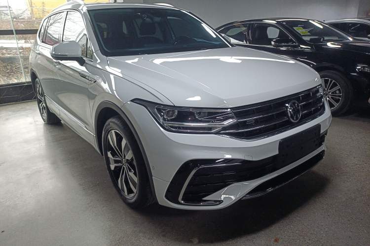 Used Volkswagen Tiguan L 2023 Facelifted 380TSI Automatic All-Wheel Drive R-Line Plus Version 7-Seater