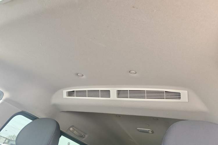 Used FORTHING Lingzhi 2022 Striving Version M5L 1.6L Base Model 9-Seater Headliner