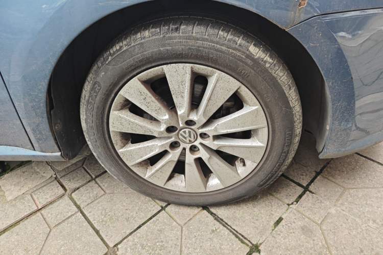 Used Volkswagen Lavida 2013 Revised Version 1.4 TSI DSG Comfort Edition Right Front Wheel Hub