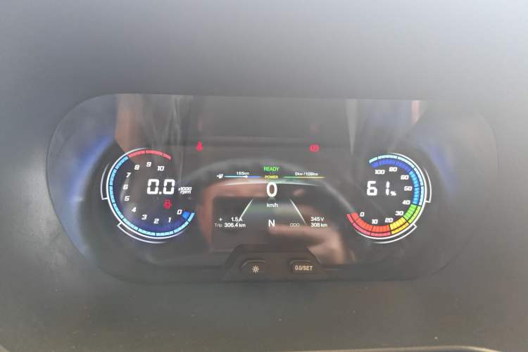 Used Chana Ruixing EM80 2024 Comfort-Style 6-Seater 41.86 kWh