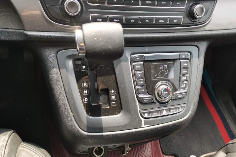 Used SAIC MAXUS G10 2018 PLUS 2.0T Automatic Elite Edition Gear Lever