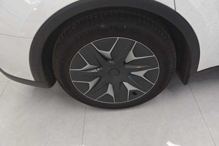 Used Tesla Model Y L 2025 Model Long-Range All-Wheel-Drive Version

