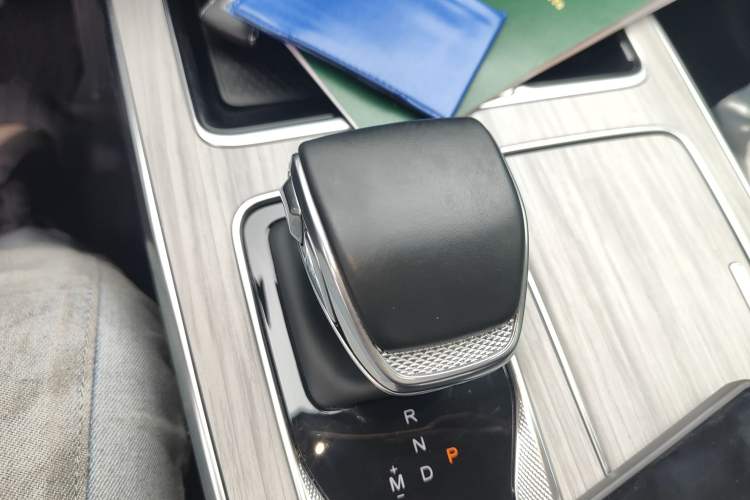 Used Hongqi HS5 2023 2.0T Qiyue Pro Edition Gear Lever