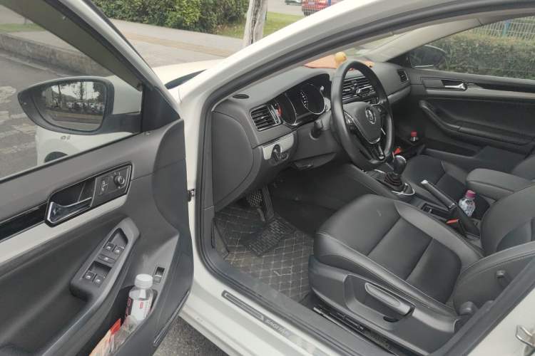 Used Volkswagen Sagitar 2017 1.6L Automatic Comfort Model
