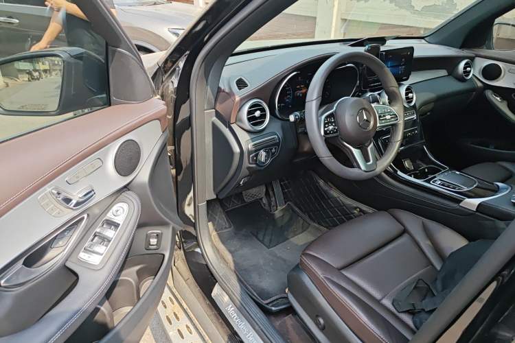 Used Mercedes-Benz GLC 2022 Second Facelift GLC 260 L 4MATIC Dynamic Edition Driver Seat