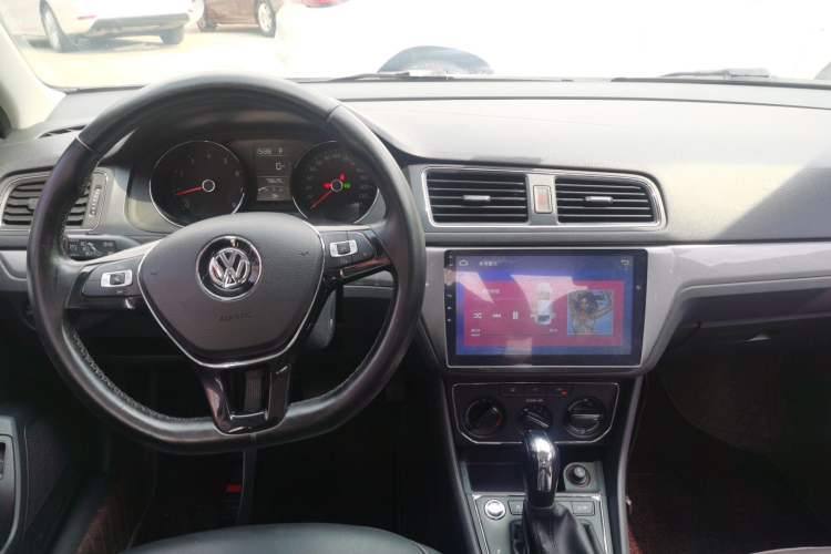 Used Volkswagen Lavida 2017 1.6L Automatic Comfort Edition Center Console