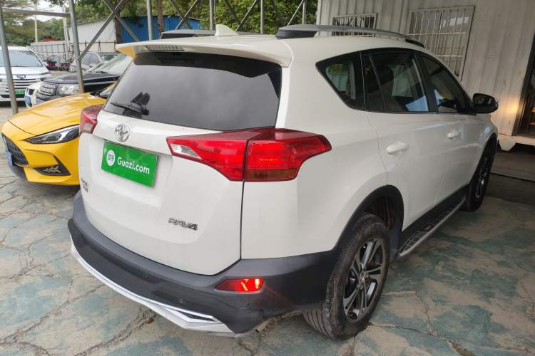 Used Toyota RAV4 2015 2.0L CVT Two-Wheel Drive Fashion Edition