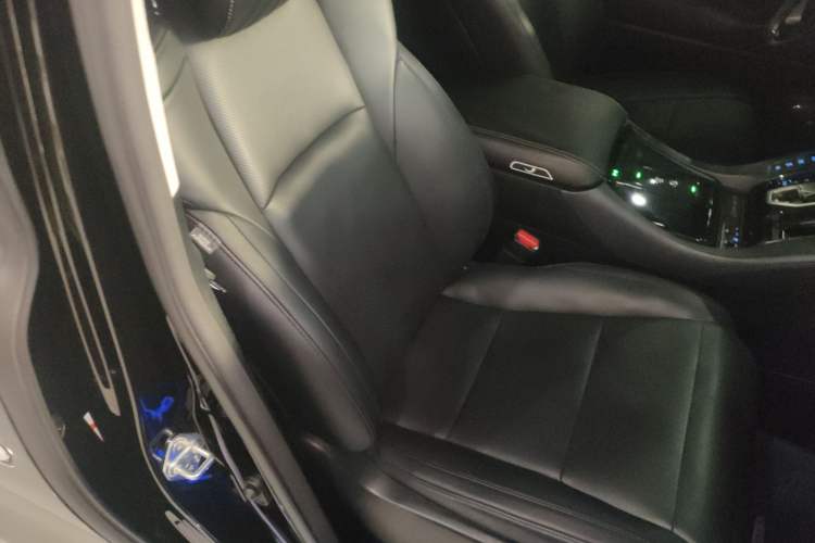 Used Toyota Vellfire 2021 Crown Dual-Engine 2.5L HV Luxury Edition
