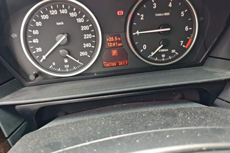 Used BMW 5 Series 2010 520Li Leading Model Odometer Close Up