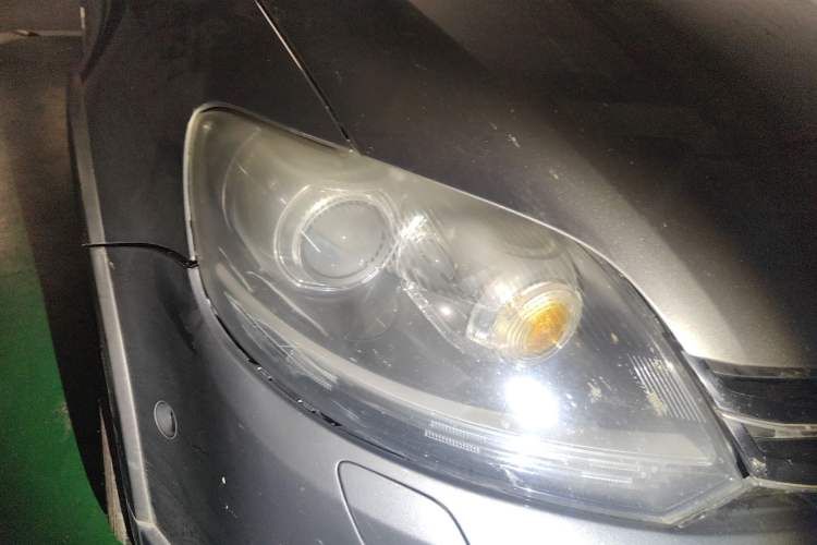 Used Volkswagen Golf 2011 1.4TSI Cross Golf Right Front Headlight