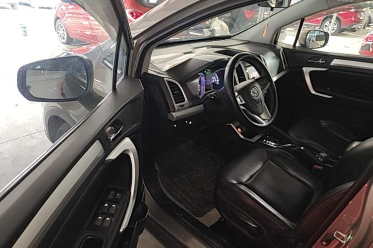 Used JAC Group Refine S3 2016 1.5L CVT Luxury Smart Version Driver Seat