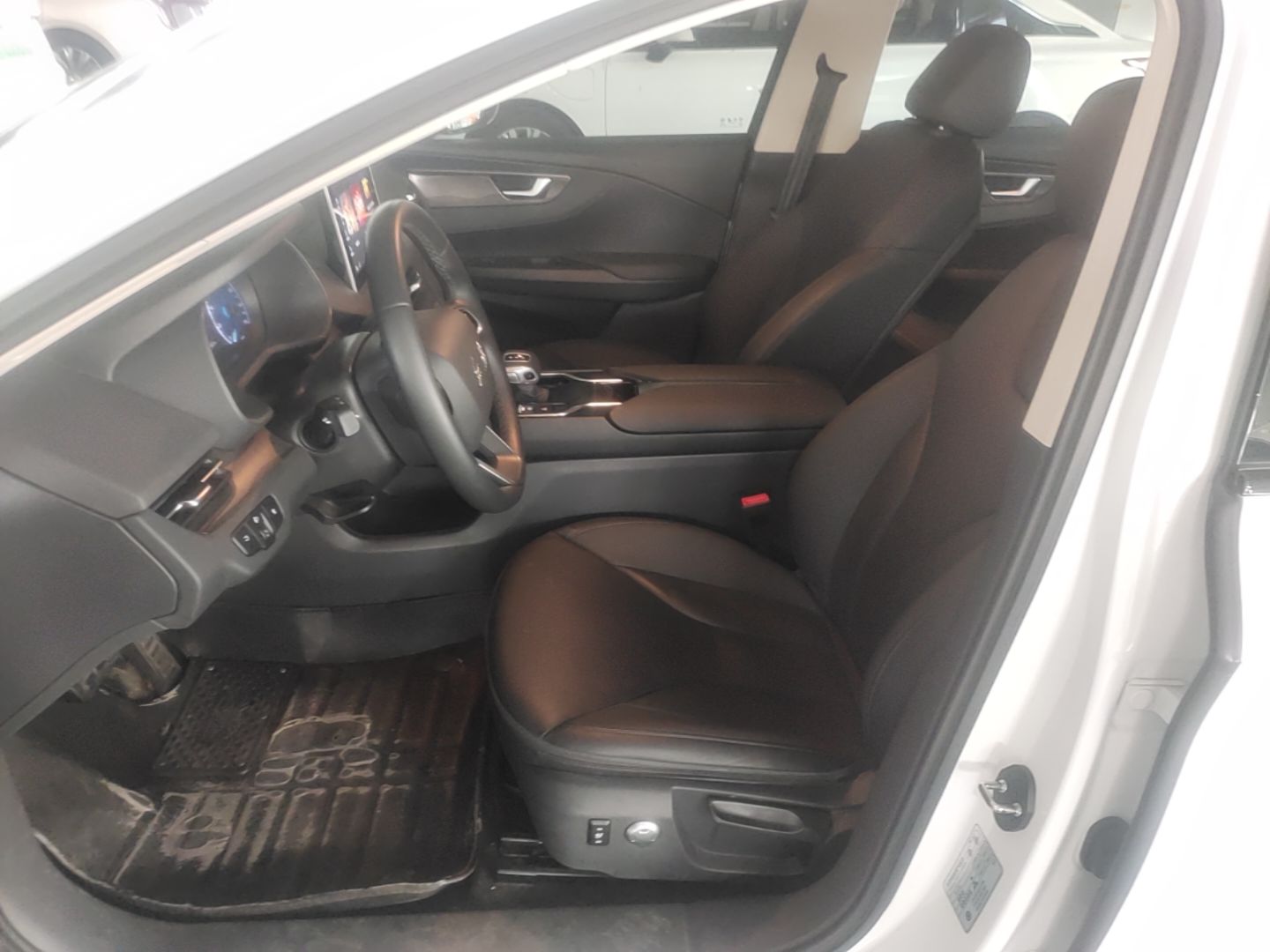 Hongqi E-QM5 2024 450km Range Commuter Version — снимка 17