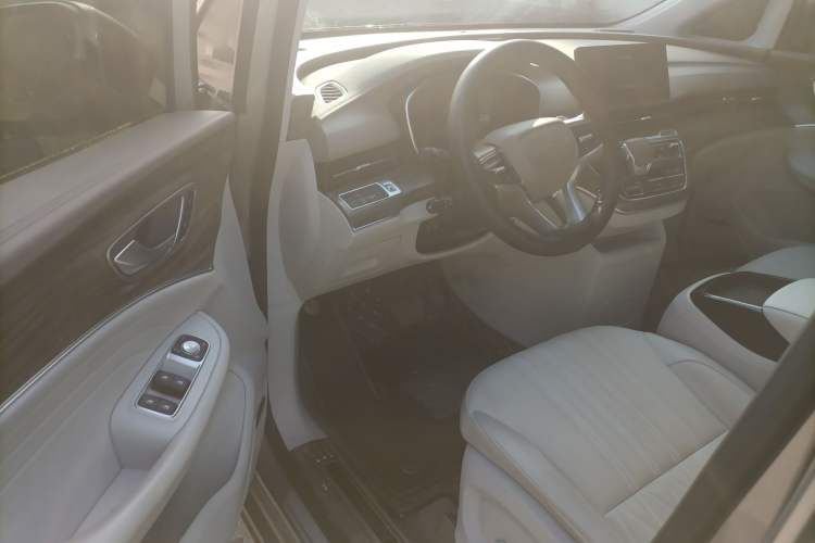 Used Roewe iMAX8 2023 400TGI Elite Edition
