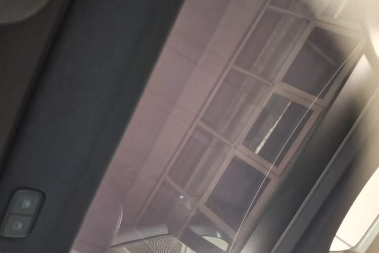 Used ONVO L60 2024 60 kWh Rear-Drive Version Headliner