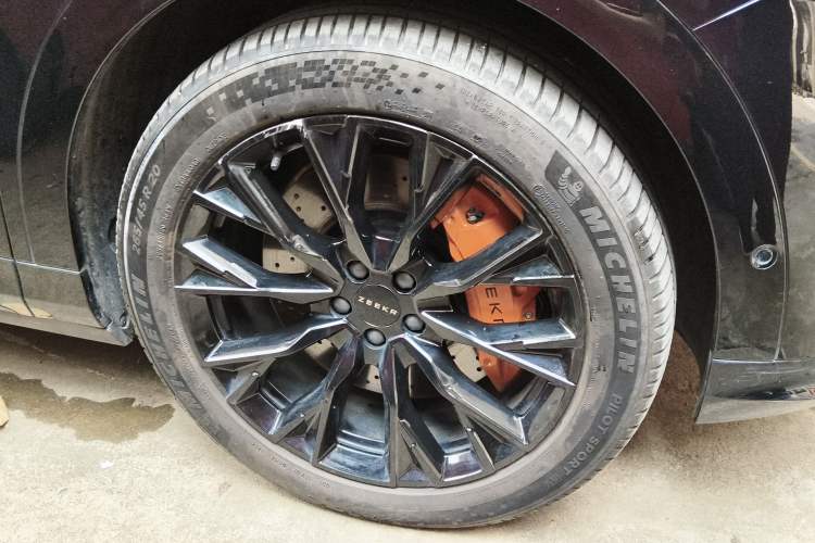 Used Zeekr 7X 2025 100 kWh Long-Range Rear-Wheel Drive with Intelligent Driving Features