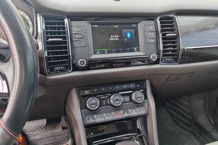 Used Skoda Kodiaq 2017 TSI330 7-Seater Two-Wheel-Drive Luxury Edition Audio And AC Panel