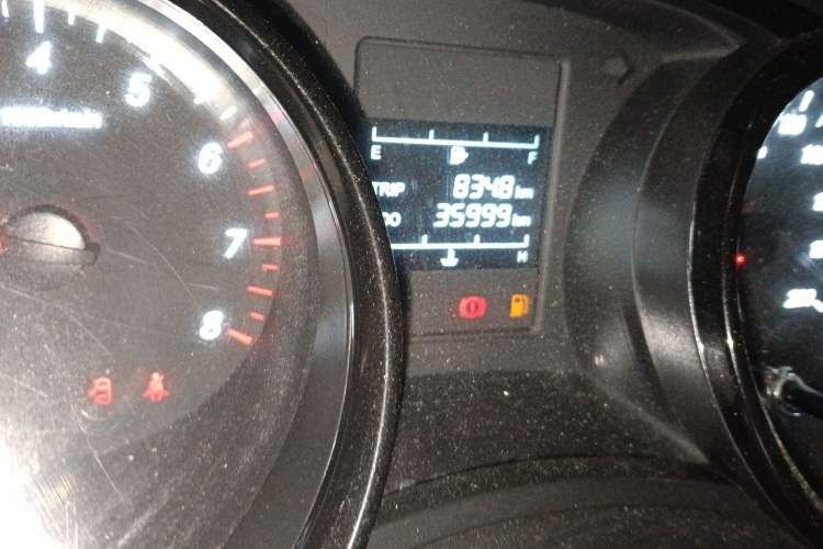 Used Wuling Zhengcheng 2021 1.5T Manual Comfort Version Odometer Close Up