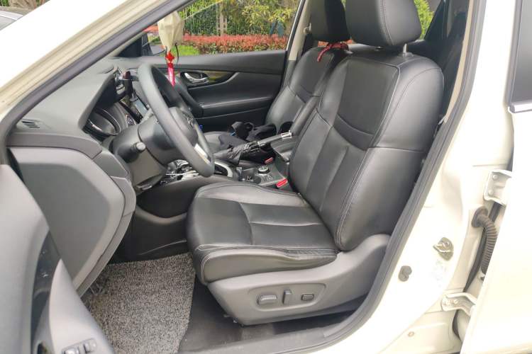 Used Nissan X-Trail 2017 2.5L CVT Leading Edition 4WD Left Front Seat