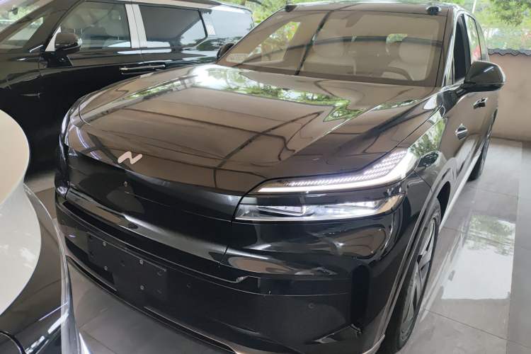 Used ONVO Luxeed L90 2025 Model—Ultra Six-Seater Version Front