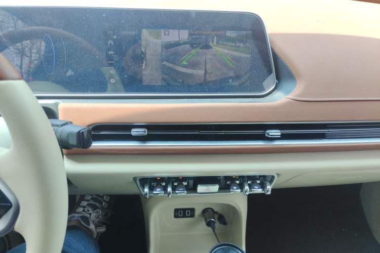 Used ORA Good Cat 2021 400km Standard Range Venus Edition Lithium Iron Phosphate Audio And AC Panel