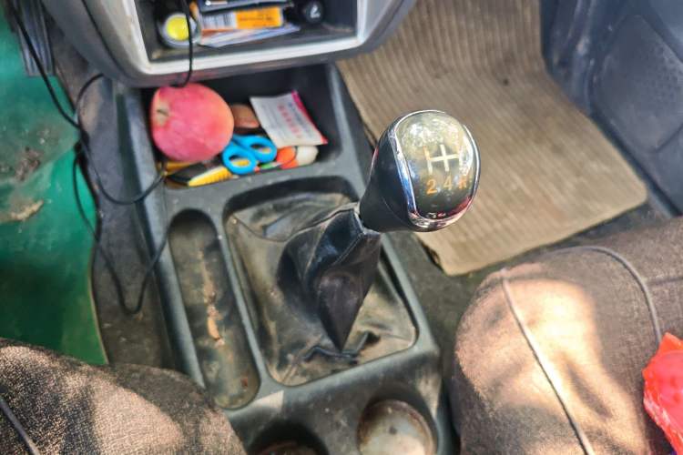 Used Dongfeng Ruichi 2015 2.4L Two-Wheel Drive Classic Long Cargo Bed ZG24
