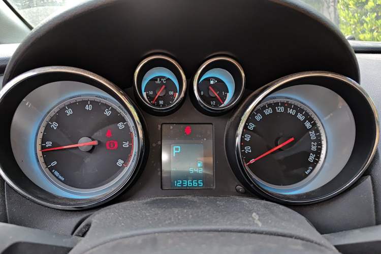 Used Buick GT 2013 GT 1.8L Automatic Fashion Edition Instrument Cluster