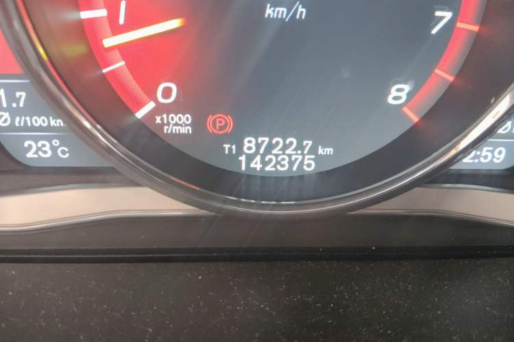 Used Volvo XC60 2015 T5 AWD Smart Drive Edition Odometer Close Up