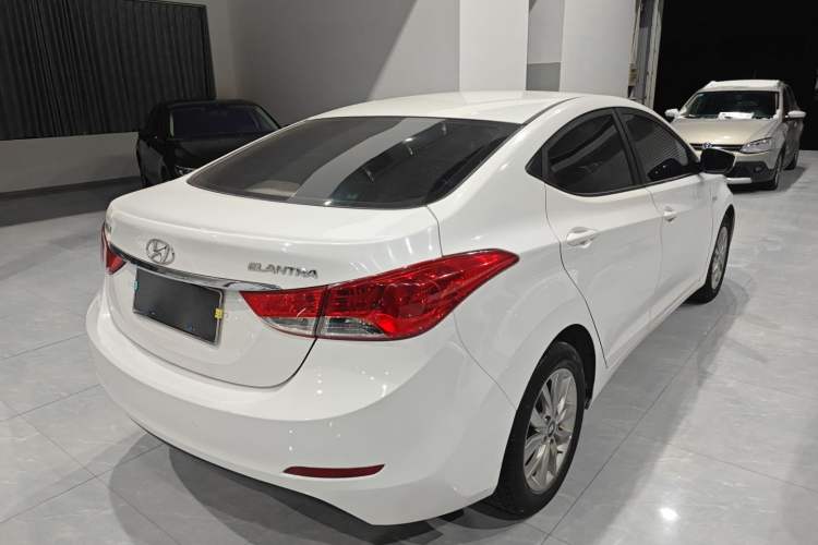 Used Hyundai Elantra (5th Generation / Langdong) 2015 1.6L Automatic Fashion Model