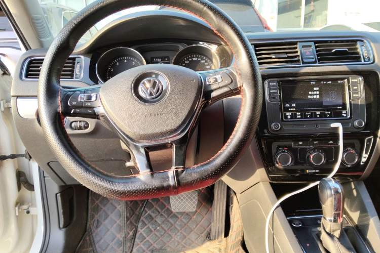 Used Volkswagen Sagitar 2018 280TSI DSG Comfort Model Steering Wheel