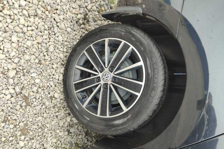 Used Volkswagen Santana 2015 1.6L Automatic Comfort Edition Right Rear Wheel Hub