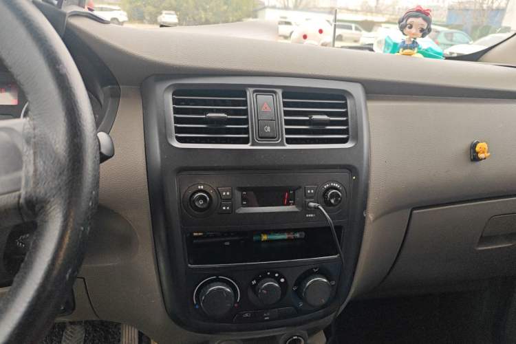 Used Wuling Rongguang V 2015 1.2L Practical Model
