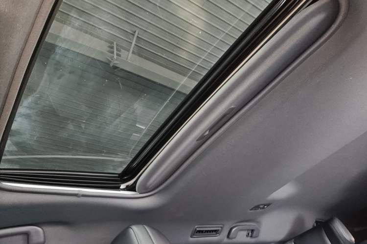 Used Toyota Sienna 2024 2.5L Hybrid Four-Wheel Drive Prestige Edition
