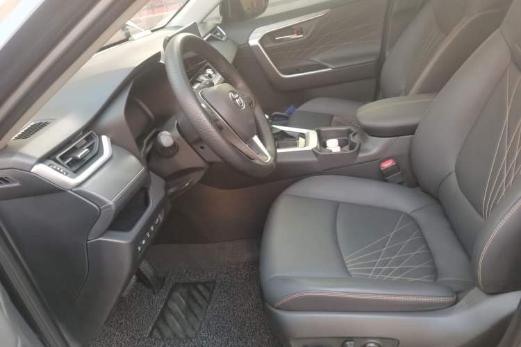 Used Toyota RAV4 2024 2.0L CVT Two-Wheel Drive Fashion Plus Edition
