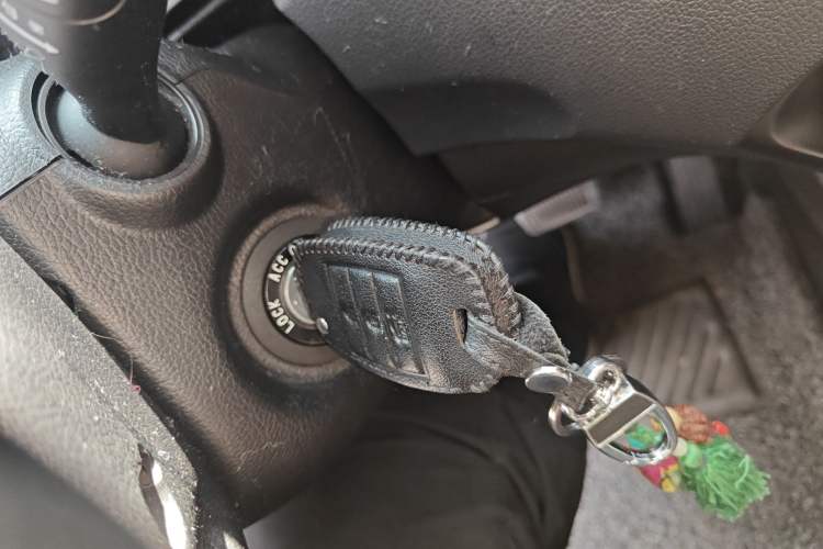 Used Kia Carens 2013 2.0L 7-Seater Automatic Standard Version China IV Standard