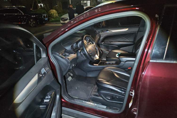 Used Lincoln MKC 2017 2.0T Two-Wheel Drive Deluxe Edition
