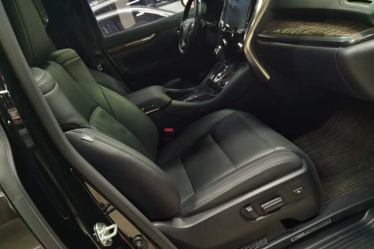 Used Toyota Vellfire 2023 Crown Dual-Engine 2.5L HV Prestige Edition