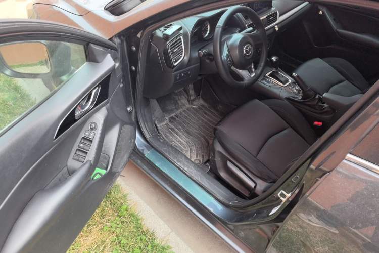 Used Mazda 3 Axela 2014 Sedan 1.5L Automatic Comfort Model Driver Seat