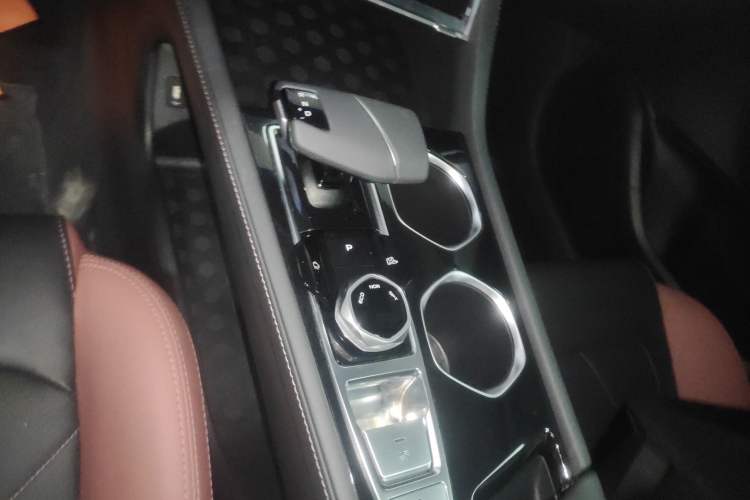 Used CHANGAN Eado 2024 PLUS Blue Whale NE 1.4T GDI DCT High-Energy Edition Gear Lever