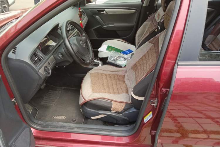 Used Volkswagen Gran Lavida 2013 1.6L Automatic Fashion Model